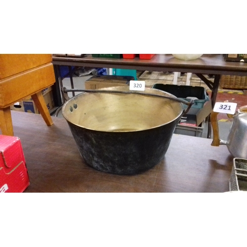 320 - 31 diameter and 14 cm tall brass jam pan