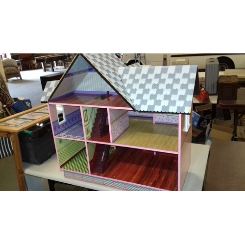 243 - 75 x 70 x 50 cm dolls house