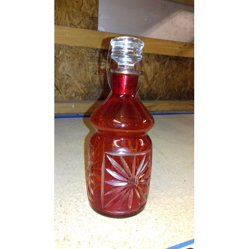 52 - 23 cm tall cut ruby glass decanter