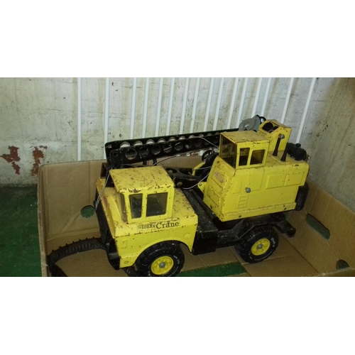 134 - 2 x retro Tonka building site vehicles being crane and Digger