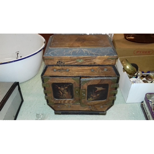 72 - Victorian parquetry Japanese style jewellery box (needs minor restoration) and contents