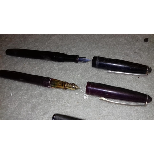 616 - Bundle of 4 x assorted old fountain pens and other Parker biro