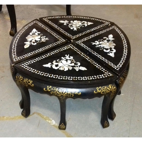 564 - 80 cm diameter glass top Chinese lacquered look cocktail table with 4 x stools. All with mother of p... 