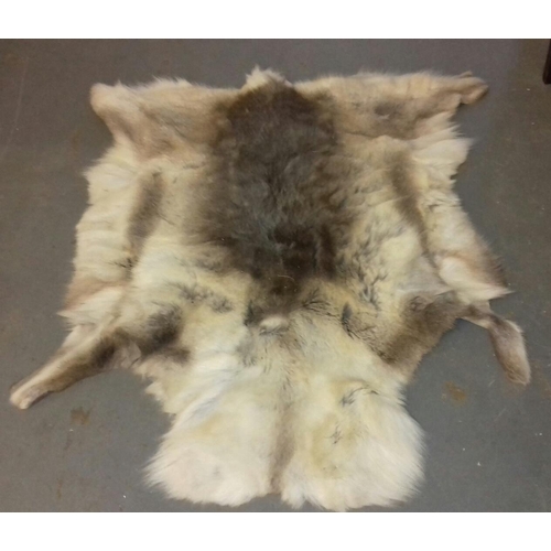 21 - Approx 115 x 95 cm reindeer fur skin rug/throw