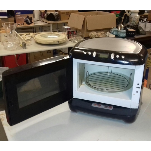 452 - Whirlpool 750 wt microwave