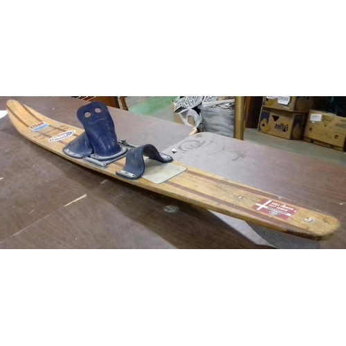 20 - Vintage original Colin Faulkner water ski board