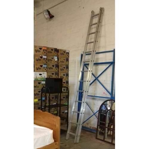 430 - Aluminium 13 rung extending double ladder