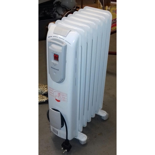 445 - Honeywell portable oil filled radiator