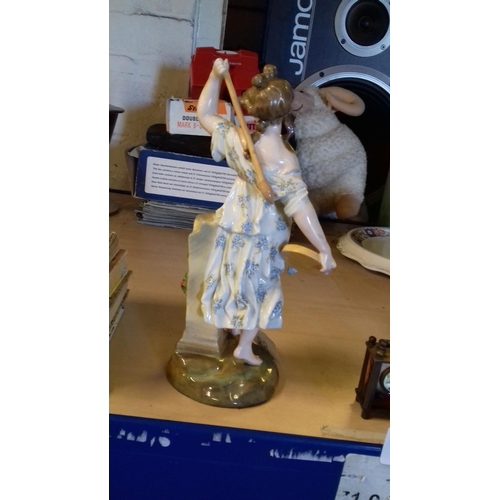 88 - 24 cm tall Meissen figurine depicting Maiden selling flowers