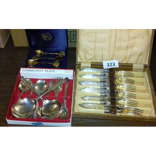 323 - Boxed Oneida community plate desert set, 12 piece fish knife and fork set in case and 2002 Queen's g... 