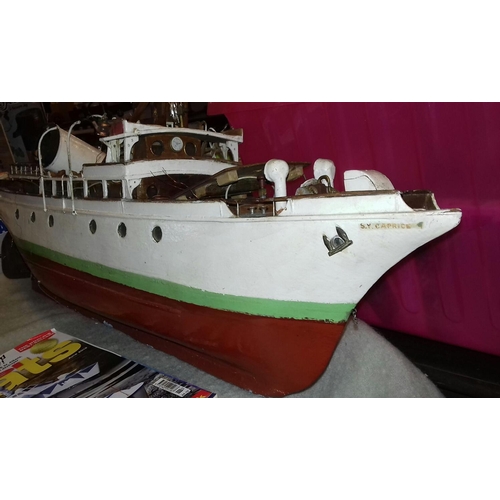 417 - Approx. 76cm long radio control model boat restoration project & 2 x model boat magazines