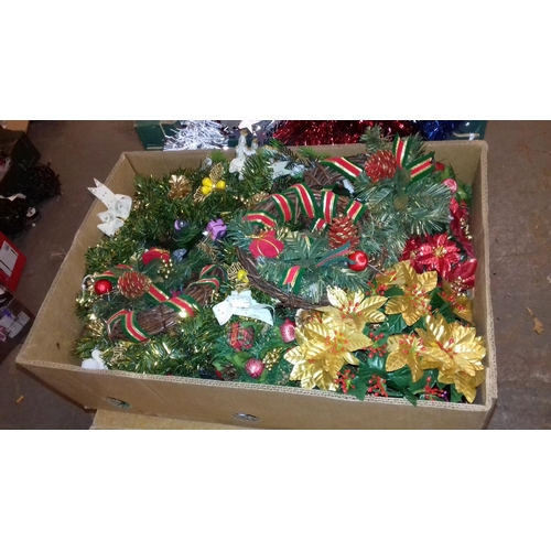 491 - Box of assorted wreaths