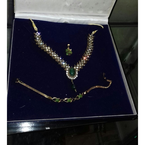 761 - Jade style necklace, bracelet and pendant