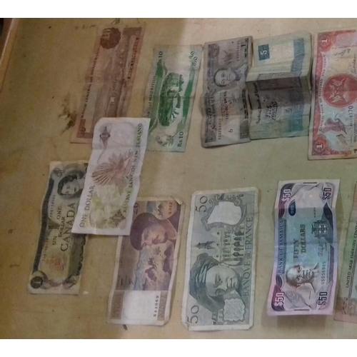 585 - Bundle of assorted old international bank notes