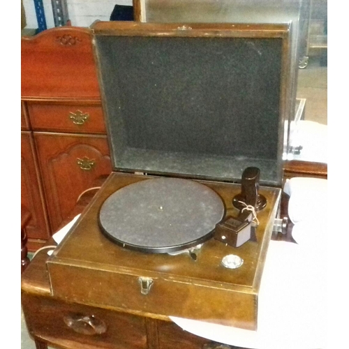 419 - 1930s HMV model 2100 gramophone