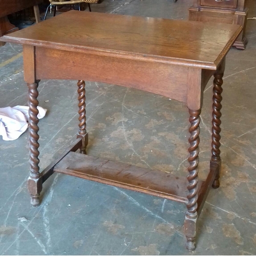 420 - 76 x 51 x 76 cm tall oak table with barley twist legs