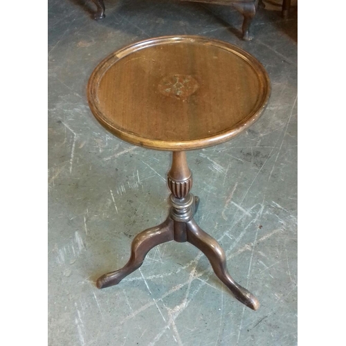 364 - 51 cm tall pie crust pedestal end table with inlaid central detail