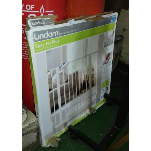 41 - Boxed Lindam Easy Fit Plus child safety gate