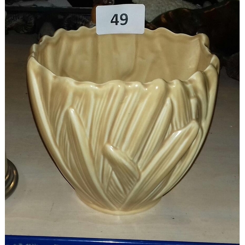 49 - 15 cm tall Sylvac vase