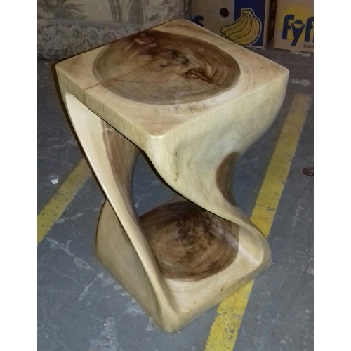 432 - 30 x 30 x 52 cm carved and polished side table/stand