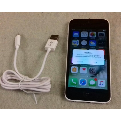 653 - White iPhone 5c on Vodafone with USB lead, with free iCloud