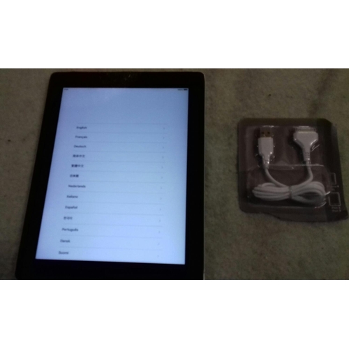 652 - 16 GB iPad with USB lead, with free iCloud