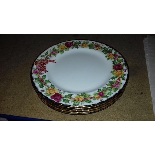 43 - Set of 6 x 21 cm diameter royal Albert holiday wreath plates