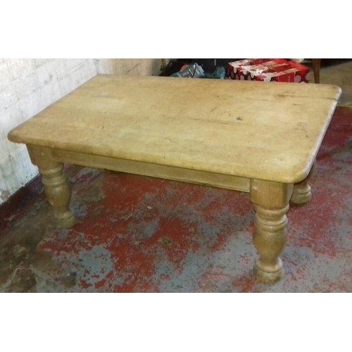 535 - 96 x 60 cm distressed pine coffee table