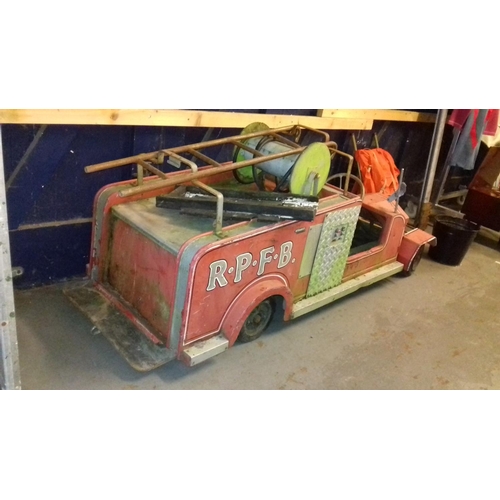 353 - 1950's 7 ft. long wooden fire engine (possibly fairground/circus) with working steering in need of T... 