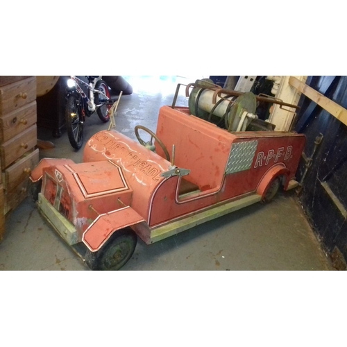 353 - 1950's 7 ft. long wooden fire engine (possibly fairground/circus) with working steering in need of T... 