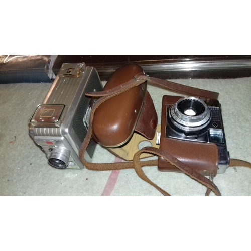 203 - 2 x vintage cameras