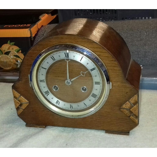 109 - 22 cm tall 1930's mantle clock