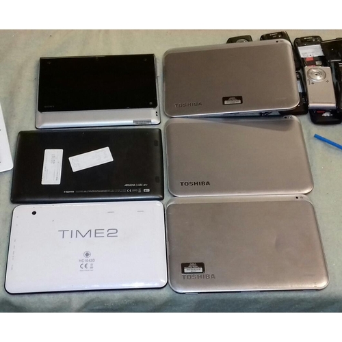 267 - Bundle of assorted large tablets for spare or repair including Toshiba, Sony etc.