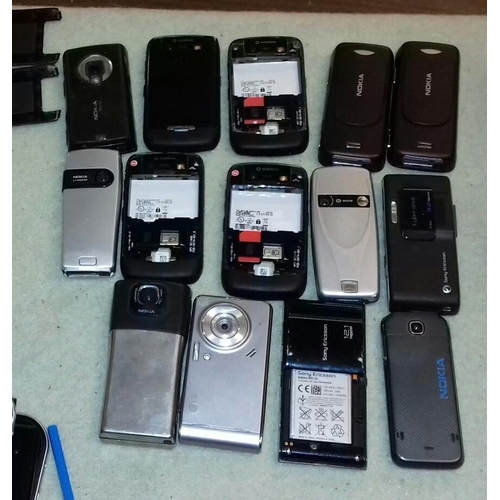 334 - Bundle of assorted mobile and smartphones for spares or repair