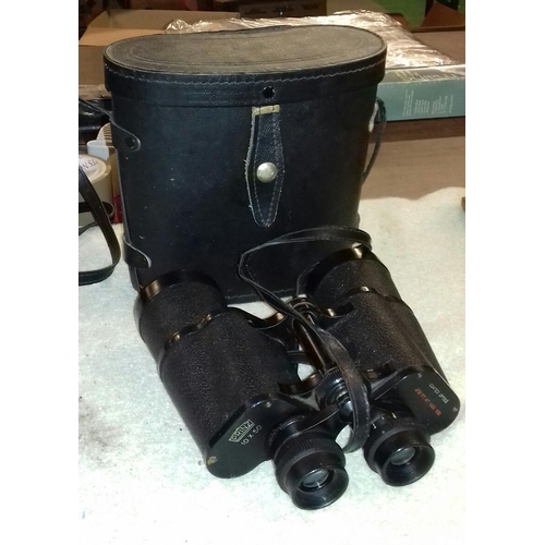 33 - Prinz 10 x 50 field binoculars in case