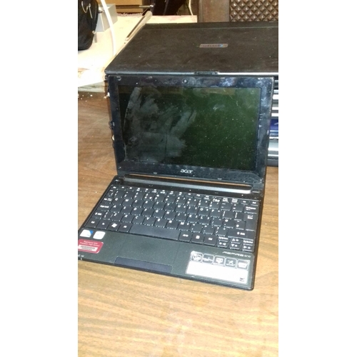 154 - Bundle of assorted laptop and Acer netbook for spare or repair