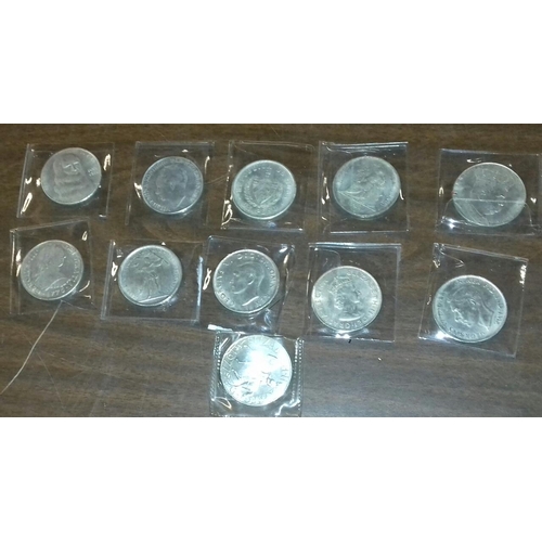 638 - Bundle of 11 x mainly international silver coins