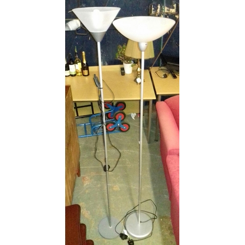 578 - 2 x floor stand up lights