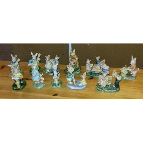 249 - Bundle of 11 approx. 9 cm tall rabbit figures