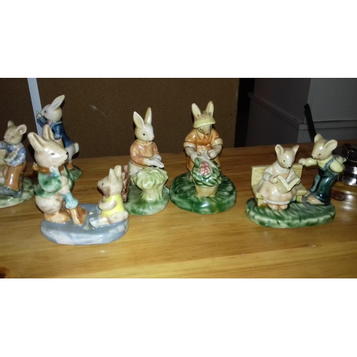 249 - Bundle of 11 approx. 9 cm tall rabbit figures