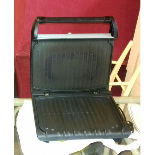 499 - Very large George Foreman grilling machine with drip trays and cleaning forks