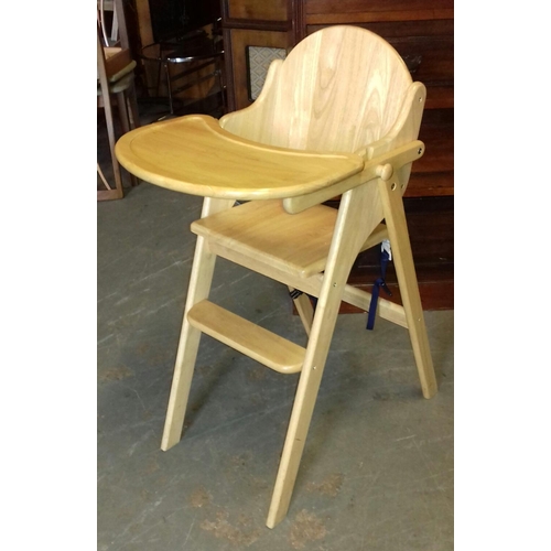 524 - Nice wooden high chair