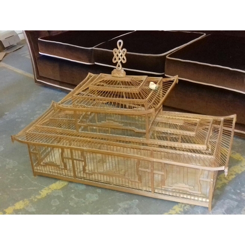 424 - 100 x 45 x 70 cm Pagoda style wooden bird cage