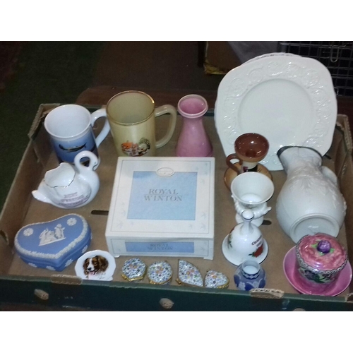 126 - Box of assorted vintage pottery and china