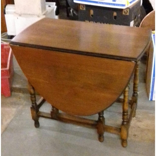 394 - Gate leg oval drop leaf table approx. 89 cm wide