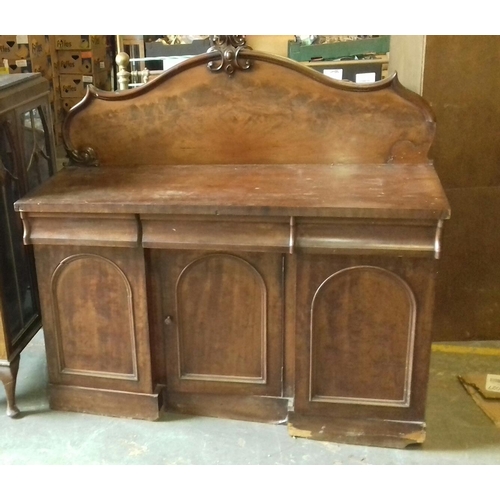 424 - 138 x 54 cm mahogany chiffonier, minor restoration project