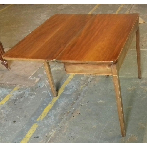 430 - 90 x 44 x 75 cm mahogany folding tea table