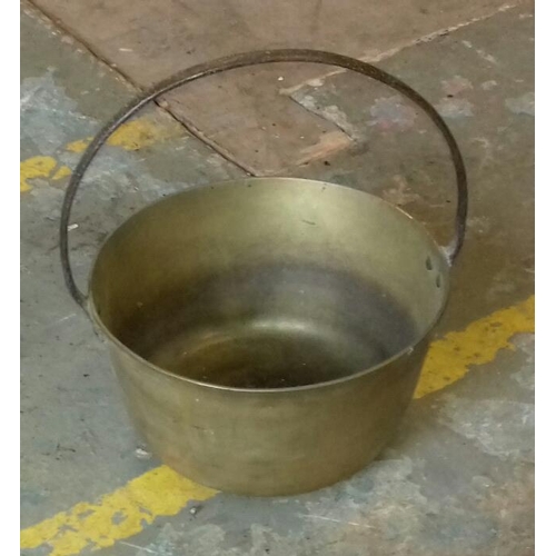 145 - 18 cm tall and 31 cm diameter brass jam pan with fixed handle