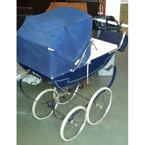 360 - Child's Silver Cross coach built dolls pram with accessories