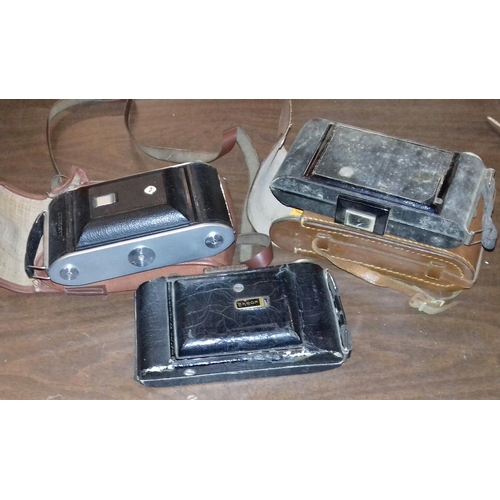 286 - 3 x vintage cameras being Ensign Ranger II and Kodak